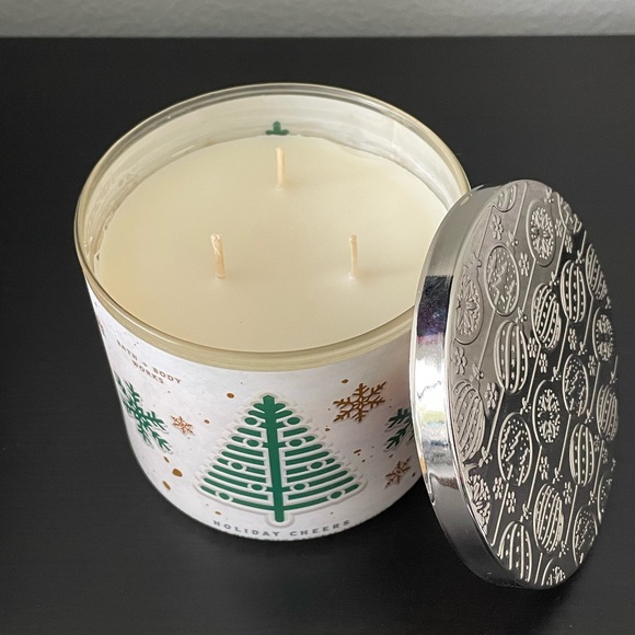 Bath and Body Works Candle - Holiday Cheer - Limited edition - Picture 4 of 8